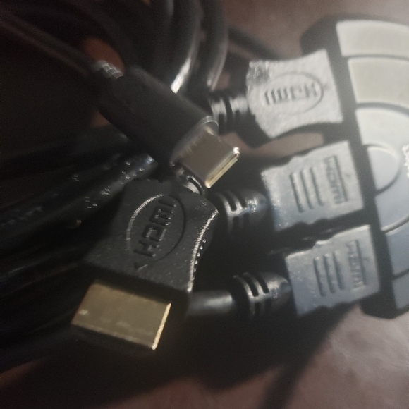HDMI adapter/ cable/ switch - Picture 2 of 3
